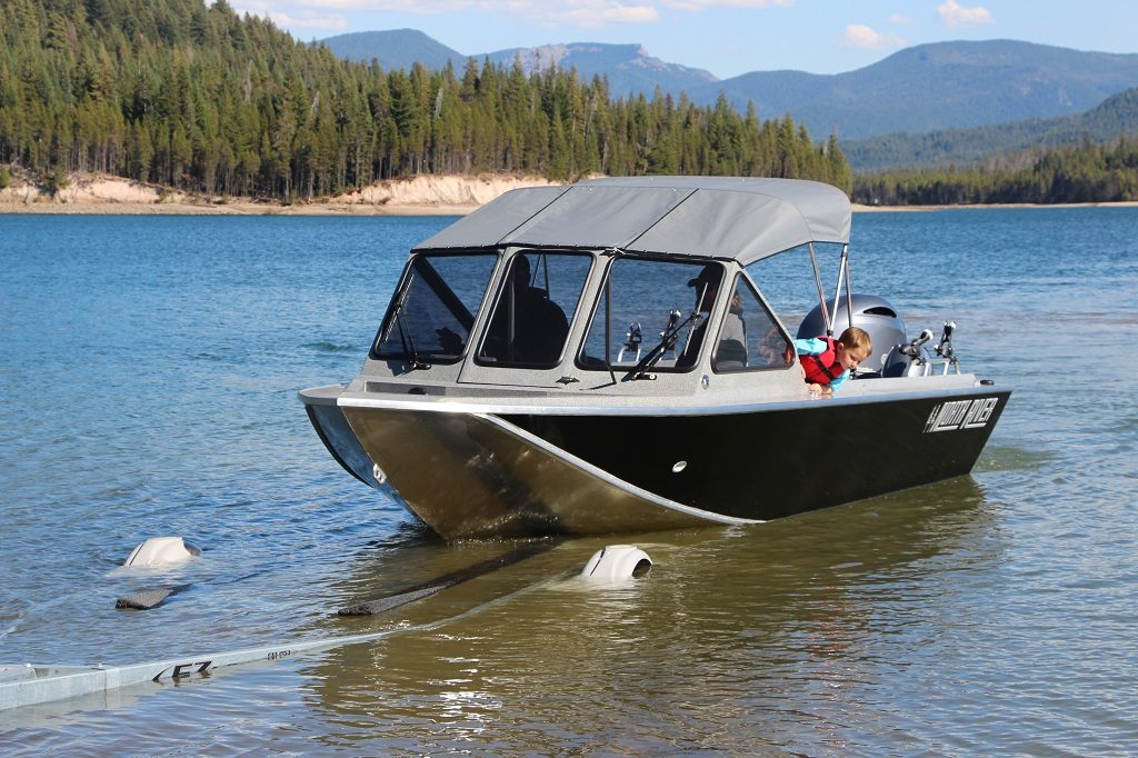 CASCADE North River Boats